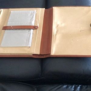 Dooney&Bourke work clutch